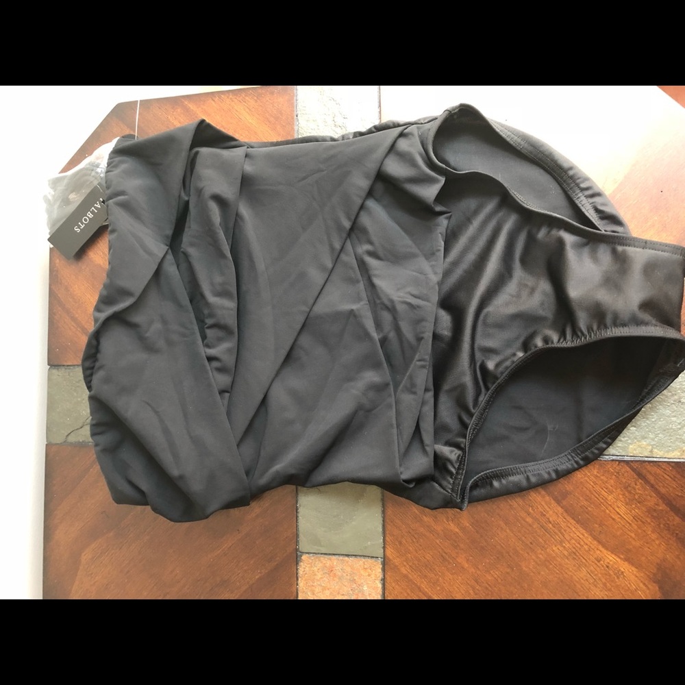 NWT Miracle Swimsuit size 8